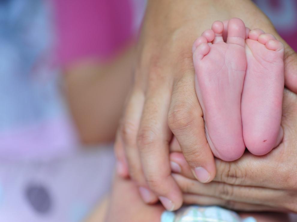 Fumar en el embarazo, junto a otros factores, están relacionados con un mal crecimiento fetal.