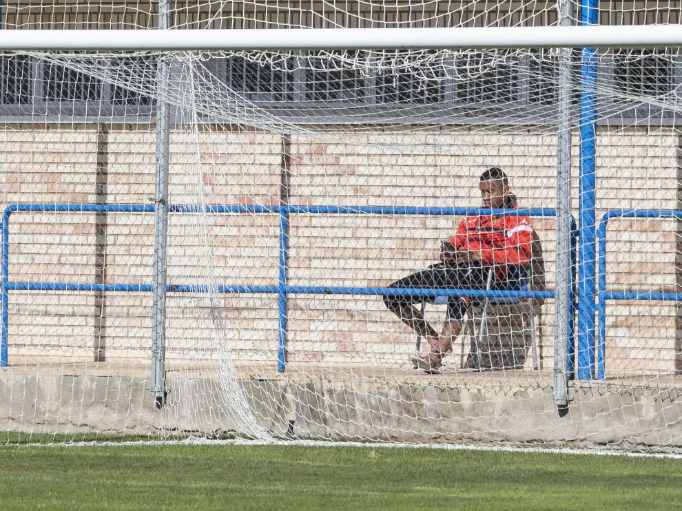 Hinestroza, que no se entrenó el pasado lunes junto a sus compañeros, observó la sesión desde fuera del campo