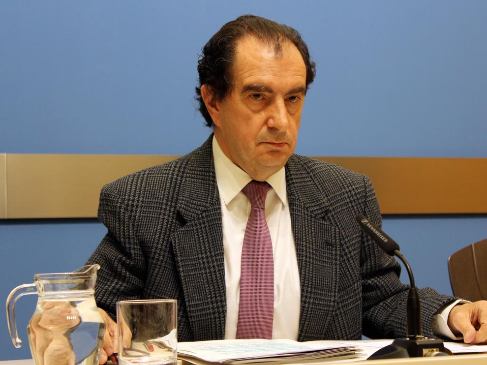El concejal del PP y presidente del Distrito Universidad, Enrique Collados durante la rueda de prensa.