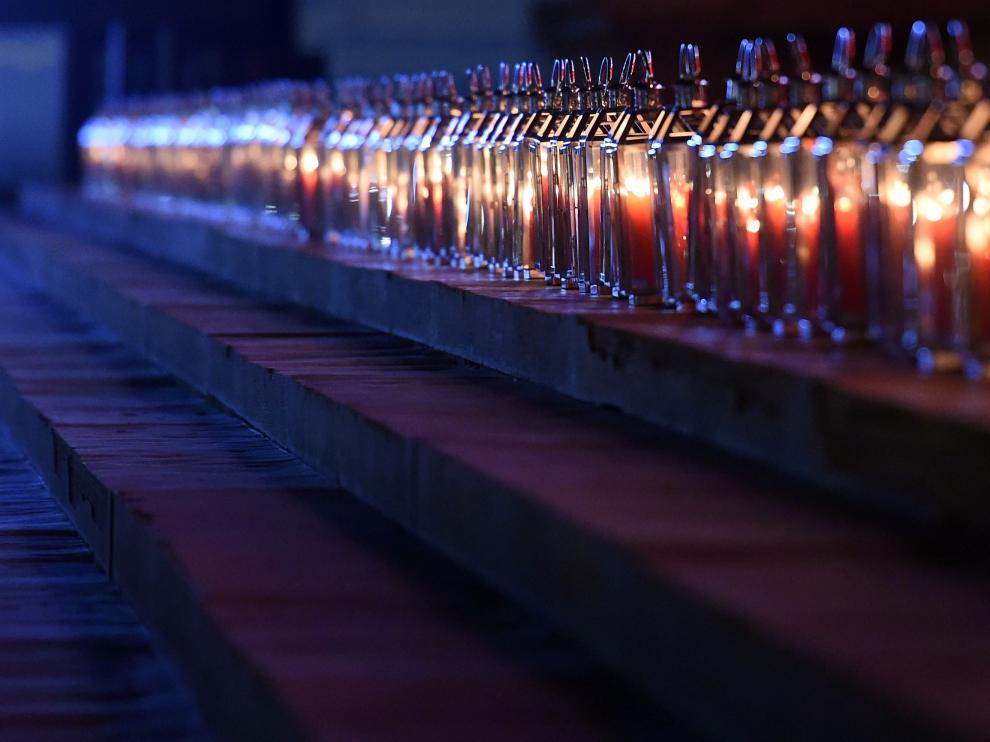 96 velas recordaron ayer en el centro de Liverpool a los muertos en la tragedia de Hillsborough.