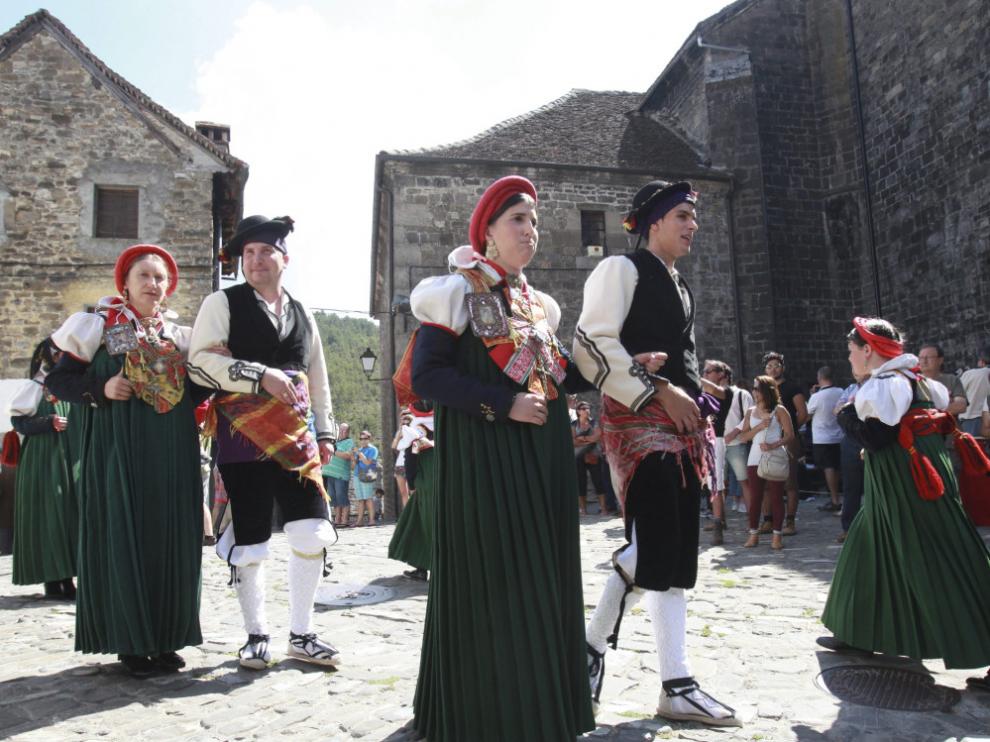 El último domingo de agosto, Ansó celebra el Día del Traje Ansotano.