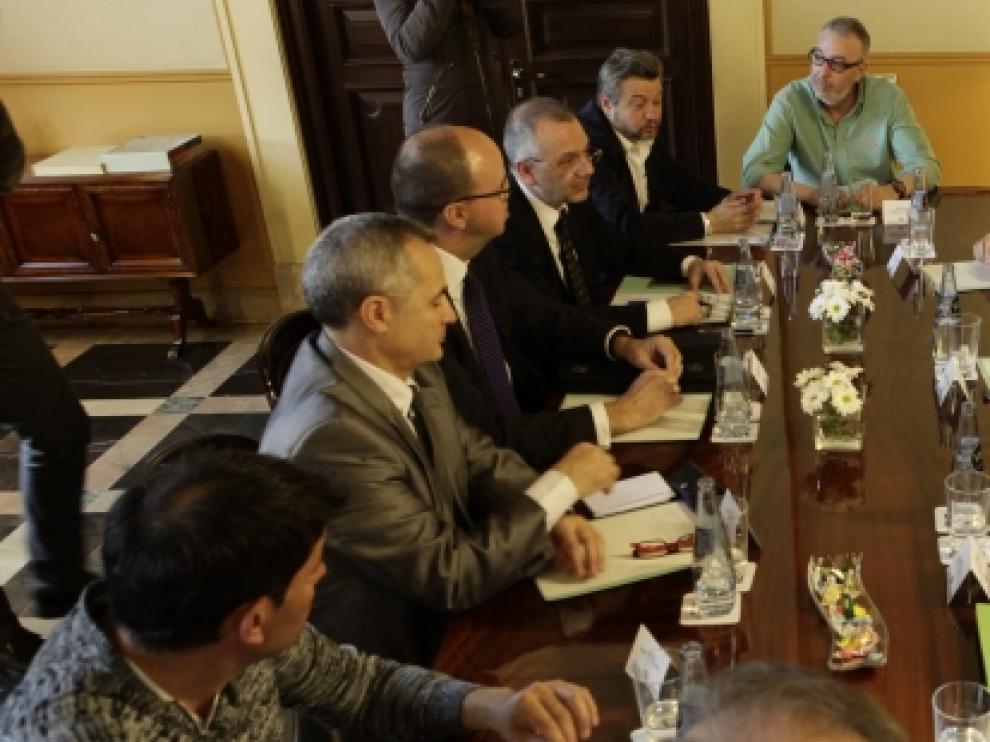 El Presidente de Aragón, Javier Lambán, y la consejera de Economía e Industria, Marta Gastón, reciben a representantes de Carbunión, FITAG-UGT y de CC. OO.