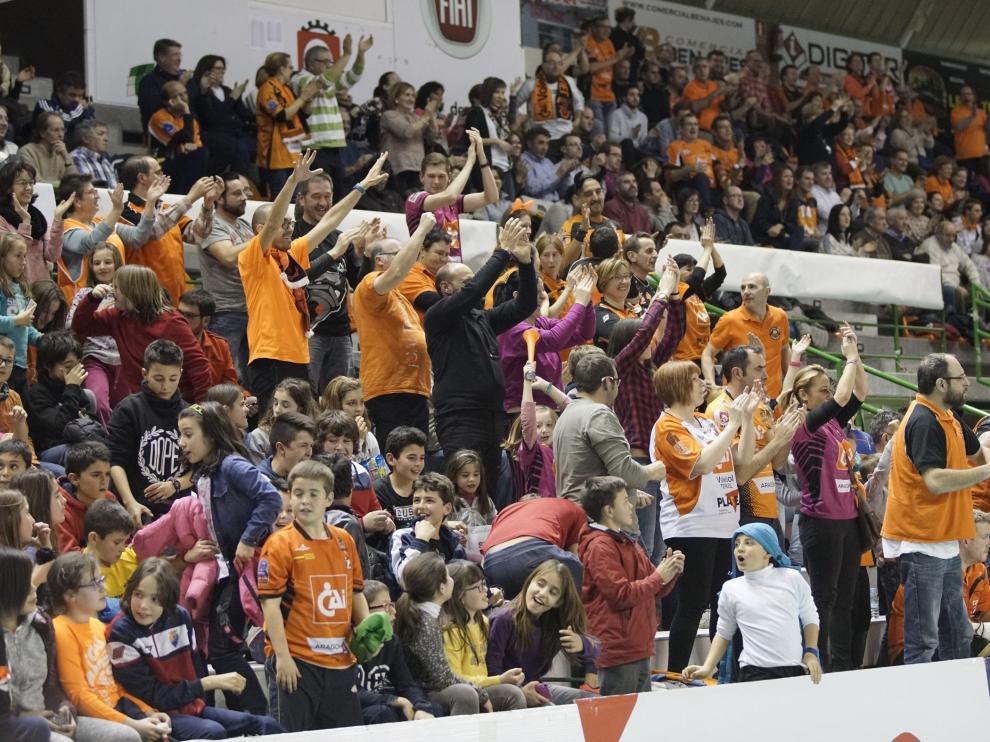La entusiasta afición naranja llenará las gradas de Los Planos en el momento cumbre de la temporada.