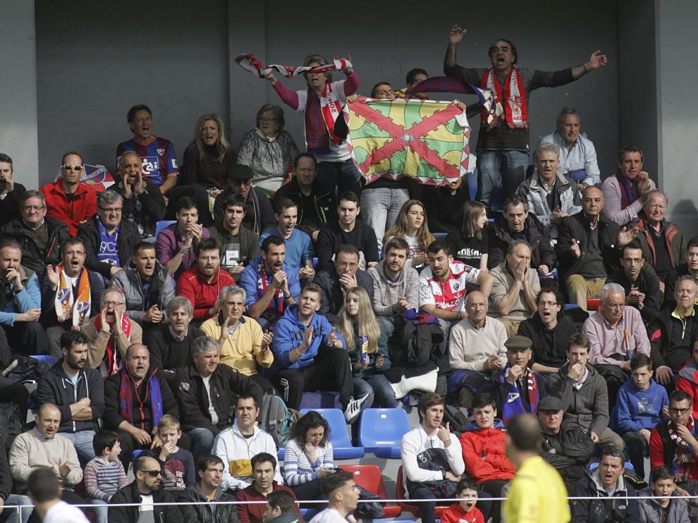 Las peñas se unen al llamamiento que ha hecho el club para llenar este sábado El Alcoraz en un partido vital para la salvación.