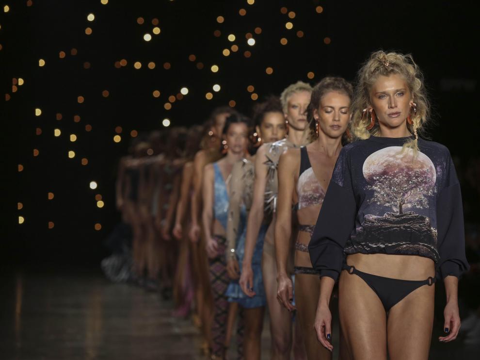Tercer día de desfiles de la Semana de la Moda de Sao Paulo