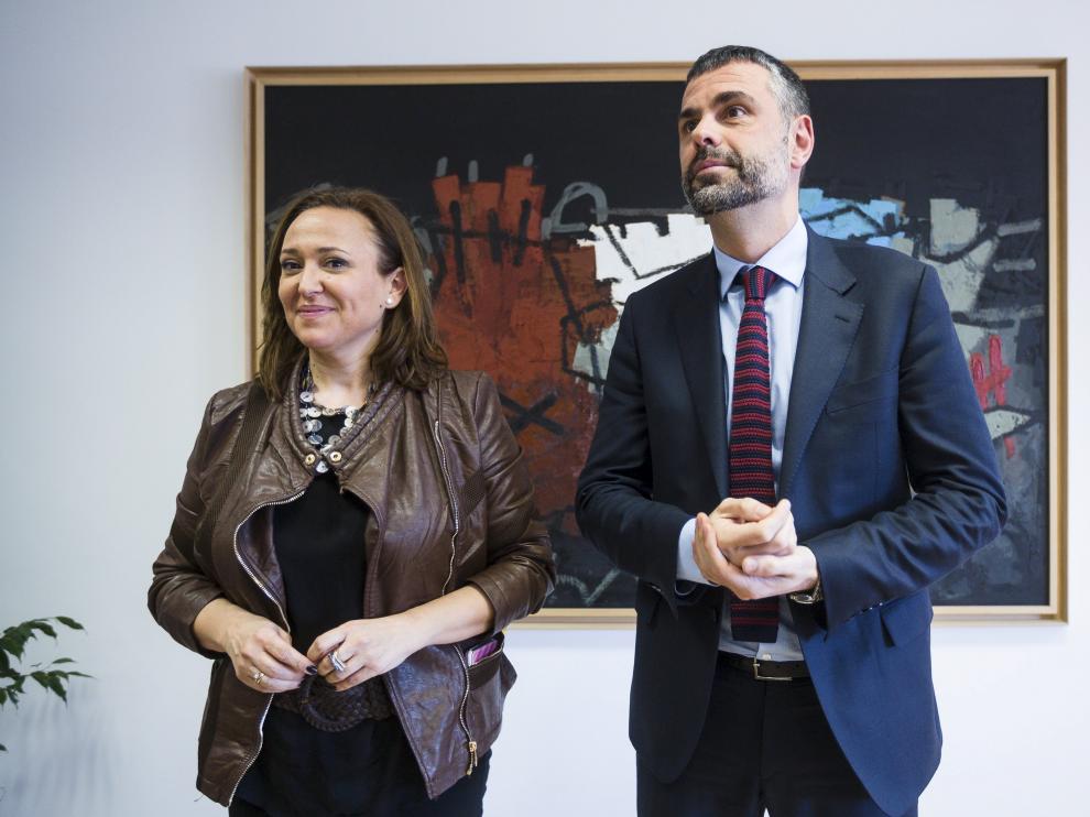Los consejeros de Cultura de Aragón y Cataluña, Mayte Pérez y Santi Vila, se reunieron el 25 de febrero y Vila anunció la entrega de 53 piezas de Sijena, ahora abortada.