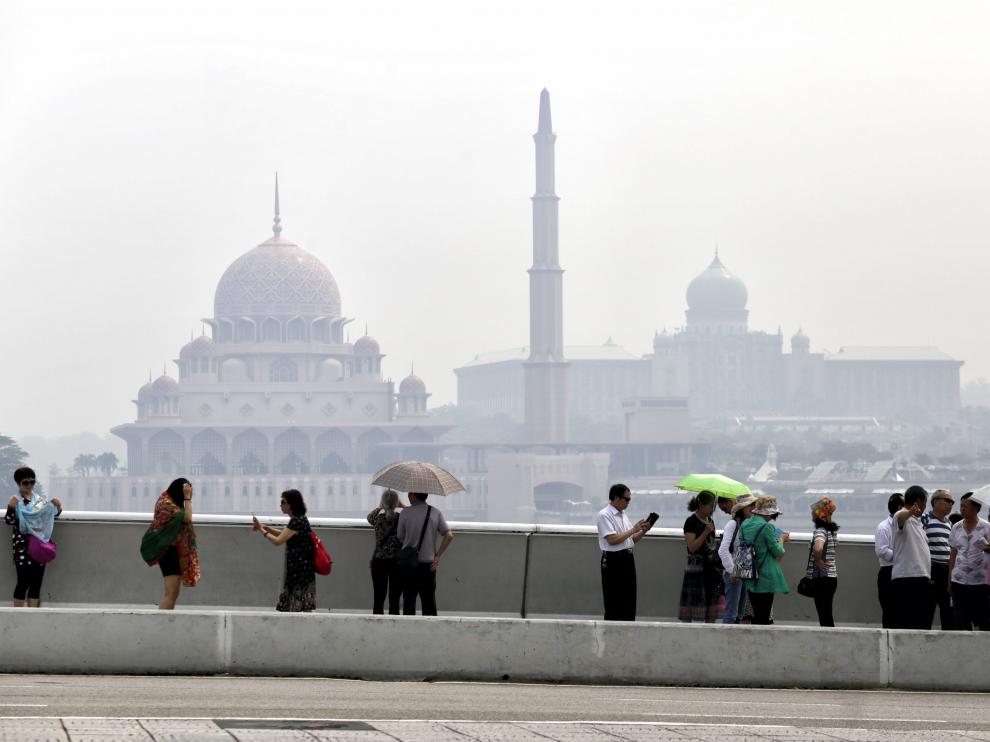 Aunque el suceso ha ocurrido en Malasia, los expertos dicen que los brotes de histeria colectiva son cada vez más comunes en todo el mundo.
