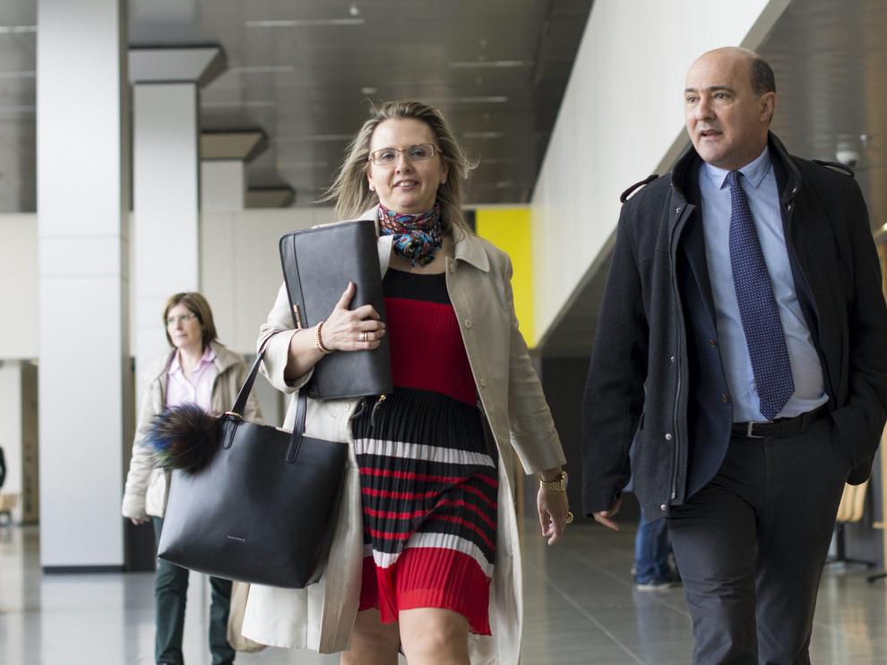 La gerente de Los Tranvías de Zaragoza, Ana María Moreno, ayer, antes de prestar declaración.