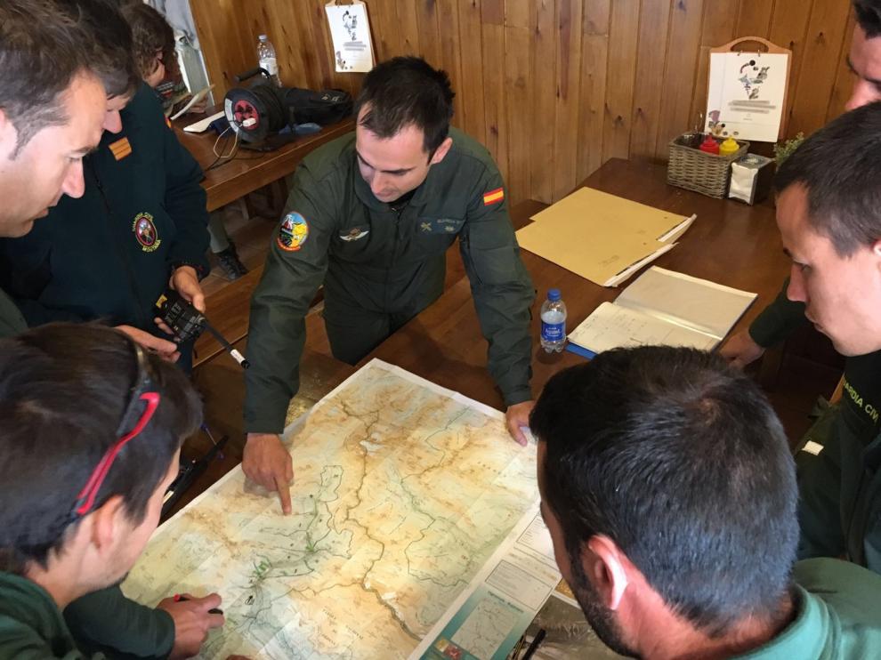 Tareas de coordinación del equipo de búsqueda.
