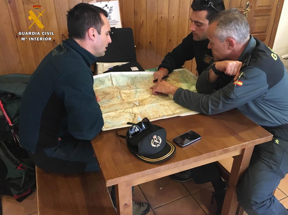Reunión de coordinación con los equipos existentes para repartir las zonas a batir.