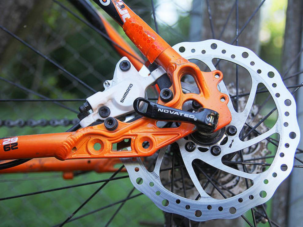 Los frenos de disco desaparecen del ciclismo profesional.