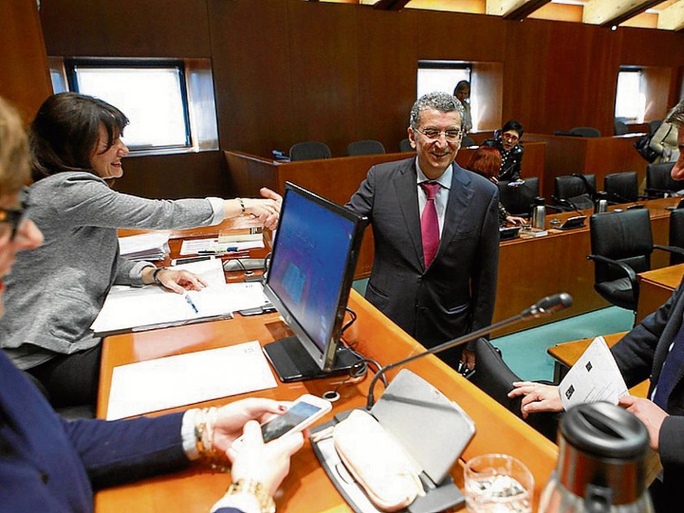 El consejero de Sanidad, Sebastián Celaya, en las Cortes.