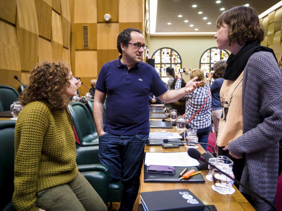 Cubero, en presencia de sus compañeras Arantza Gracia y Teresa Artigas, ayer.