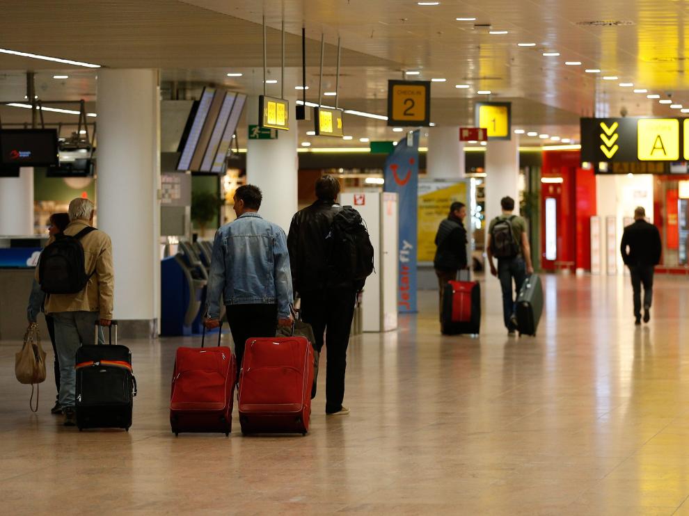 Imagen de archivo de la terminal de salidas del aeropuerto de Bruselas.