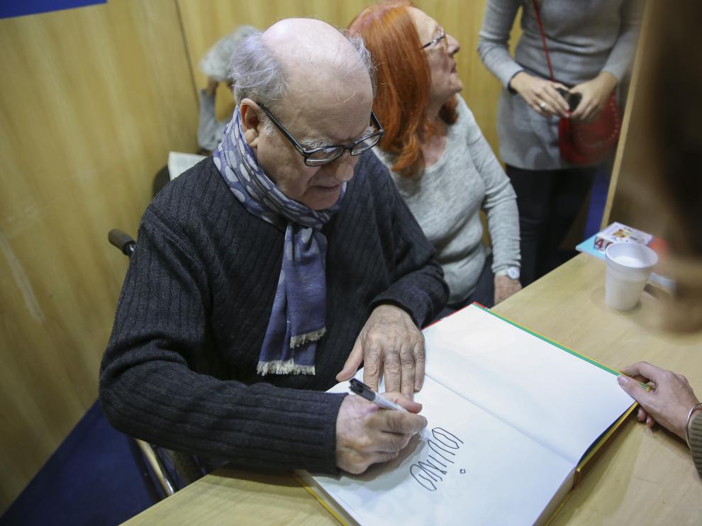 Quino firma libros en Buenos Aires