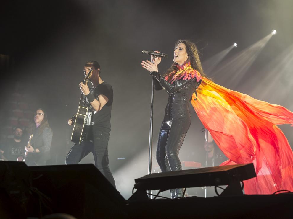 Imagen de archivo de un concierto de Malú en el Pabellón Príncipe Felipe, que este sábado actúa en el mismo escenario.