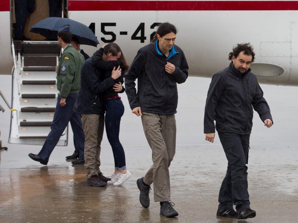 Ángel Sastre, a su llegada a España junto a Antonio Pampliega y José Manuel López.