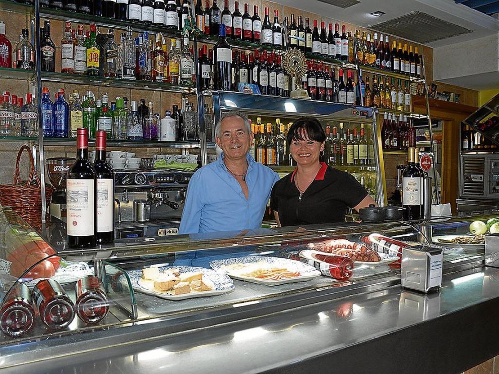 Antonio Jiménez, propietario, y Elena Chetan, cocinera de Simbol.