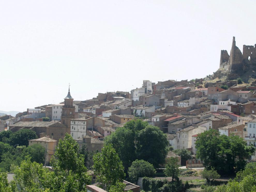Imagen de Jarque, con su castillo mudéjar al fondo.
