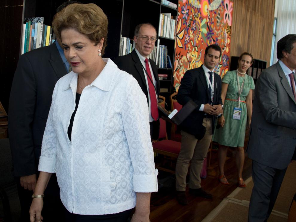 El Senado de Brasil suspende a Dilma Rousseff tras ganar la votación para apartarla de su cargo.