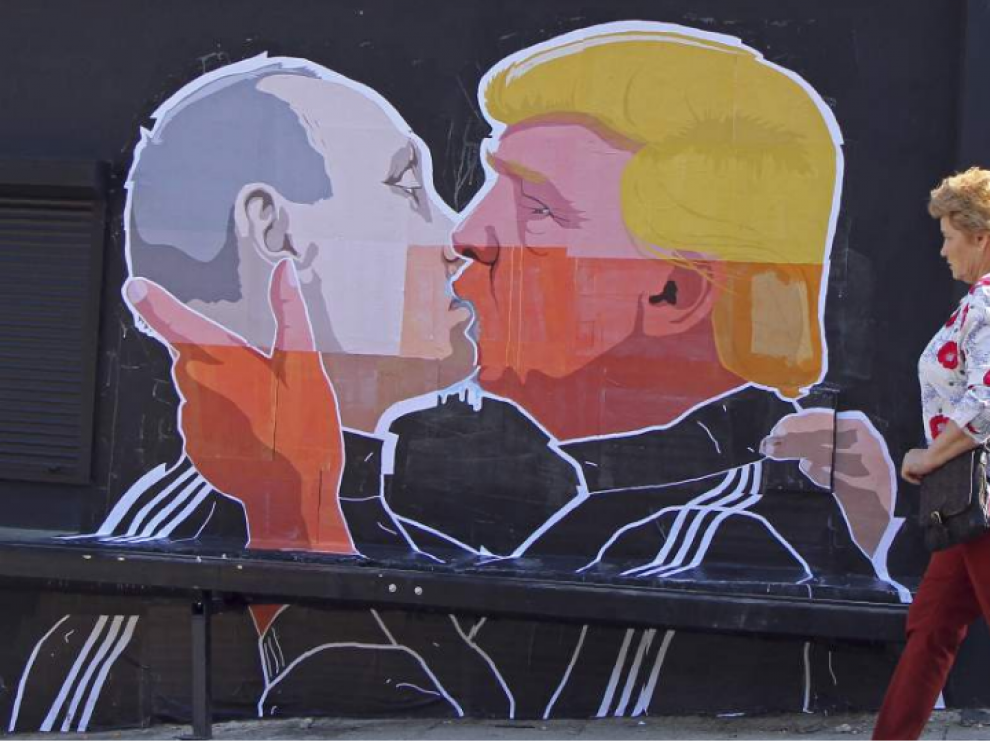 El polémico grafiti del beso entre Trump y Putin en la capital de Lituania