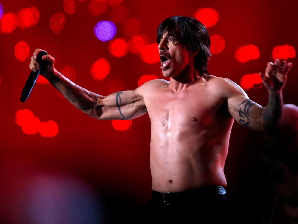 Anthony Kiedis durante el concierto de la NFL Super Bowl.
