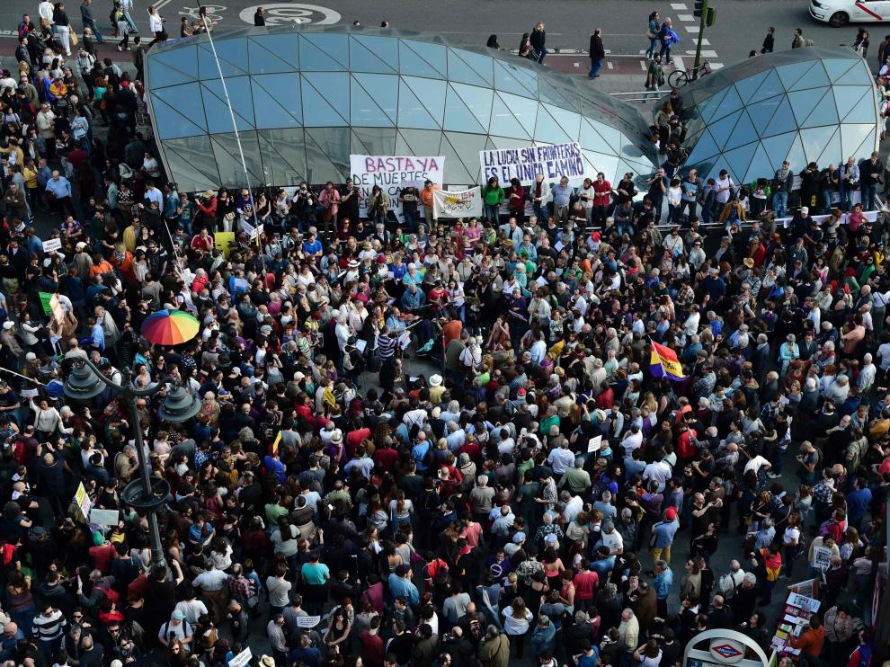os indignados llegan a la Puerta del Sol de Madrid, donde tendrá lugar una asamblea con la participación de las siete marchas de "indignados"