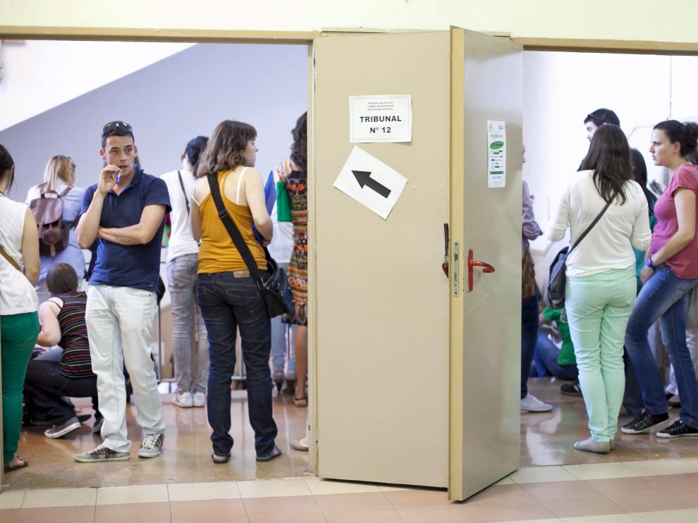 Imagen de las últimas oposiciones a maestro, en junio de 2013, en el IESGoya de Zaragoza.