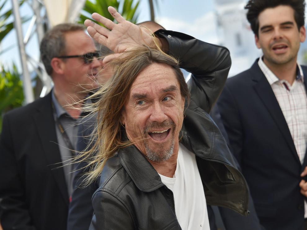 Iggy Pop posa ante las cámaras en el Festival de Cannes.