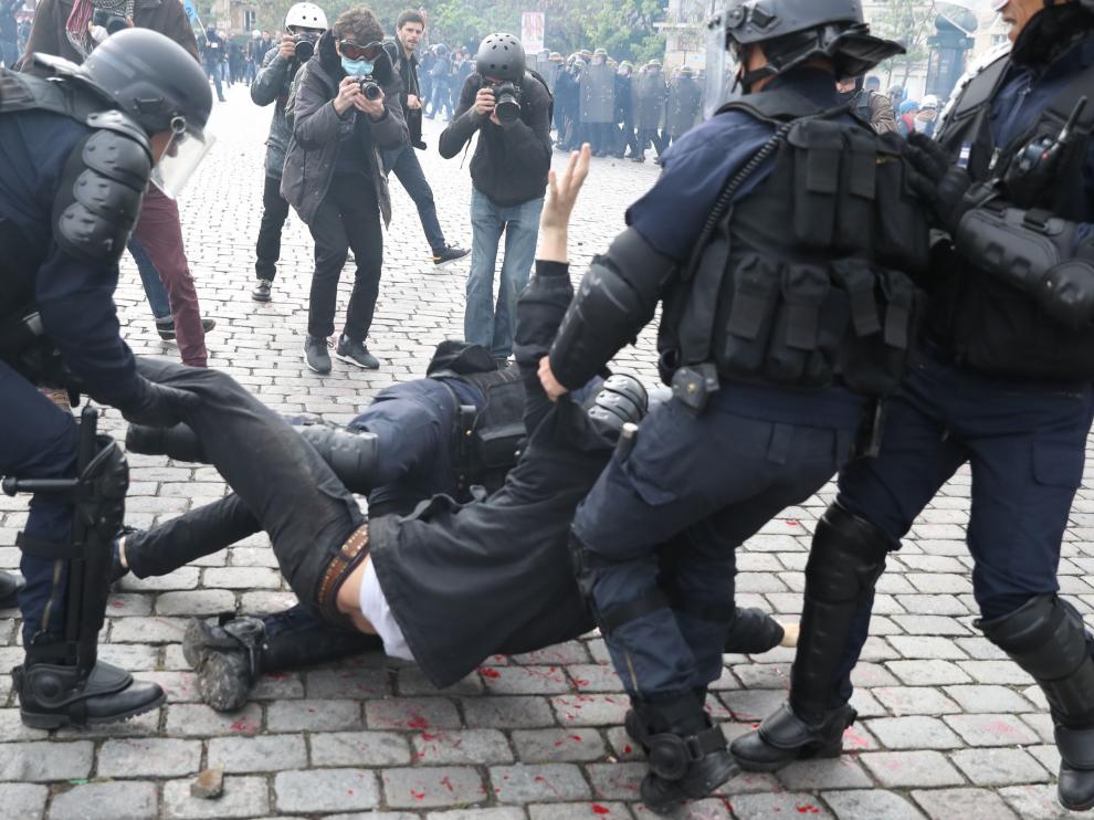 Protestas en París contra la reforma laboral de Hollande