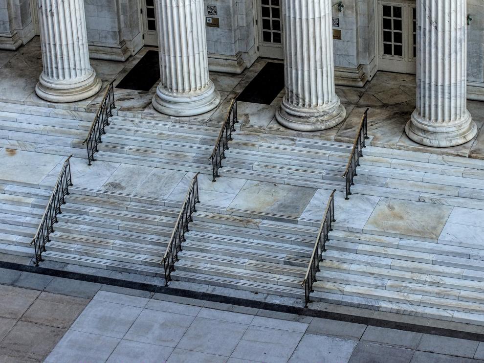 El Derecho es la base de nuestra sociedad, cuanto más evoluciona esta, más rápido deben trabajar los juristas para poder adaptarse.