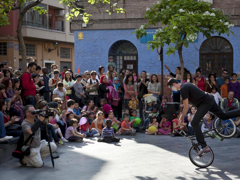 Pasacalles del Festival Circo Social en Zaragoza.
