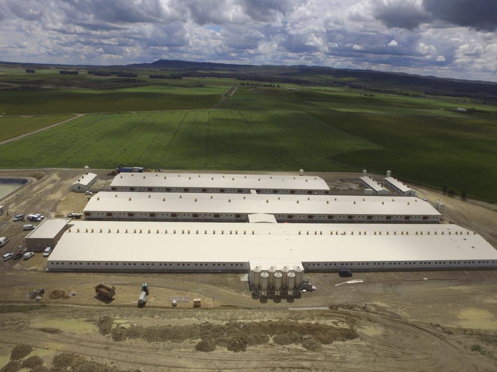 Las instalaciones ocupan 15.000 metros cuadrados de superficie en el municipio de Almudévar.