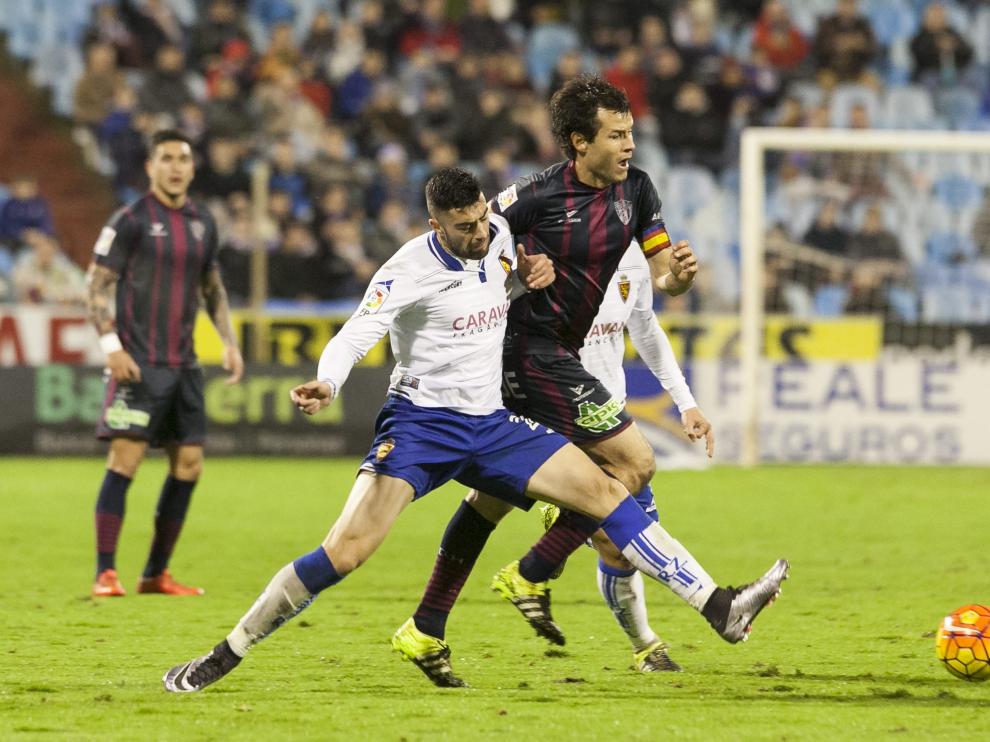Imagen del partido Real Zaragoza-SD Huesca de la primera vuelta en La Romareda, duelo que se jugará en El Alcoraz en la próxima jornada, la 40ª, el jueves día 26.
