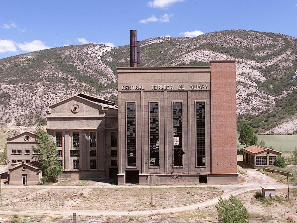 La central térmica de Aliaga todavía conserva elementos de gran interés arquitectónico.