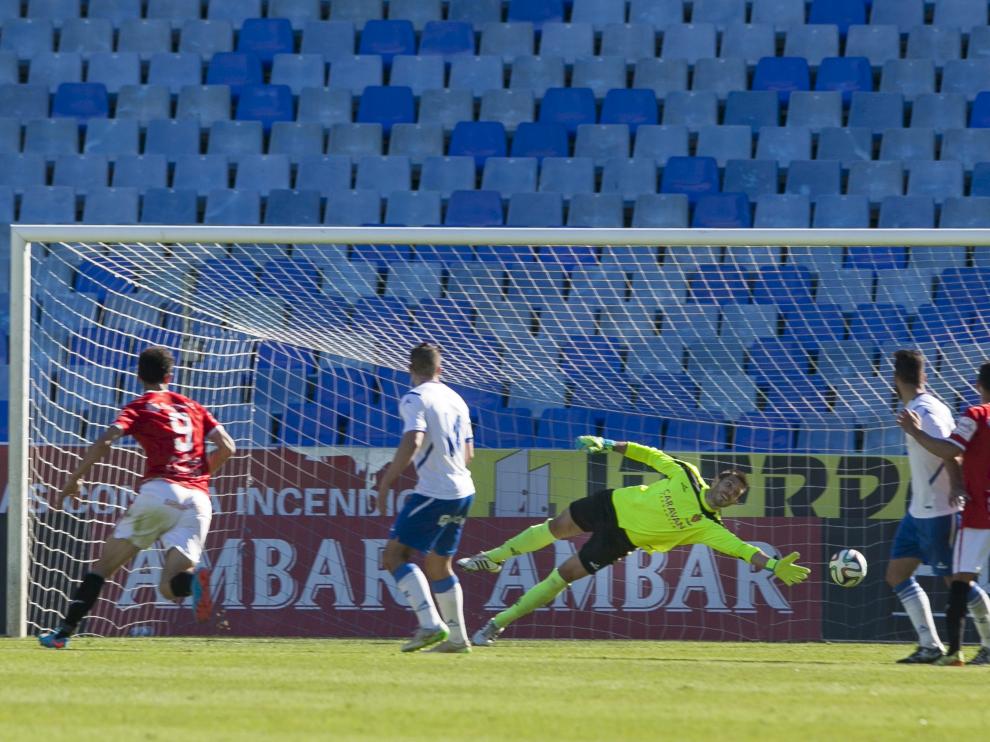 Uno de los goles del Nástic de Tarragona logrados en el 0-3 del año pasado ante el RZD Aragón en Segunda B, en una casi desierta Romareda.