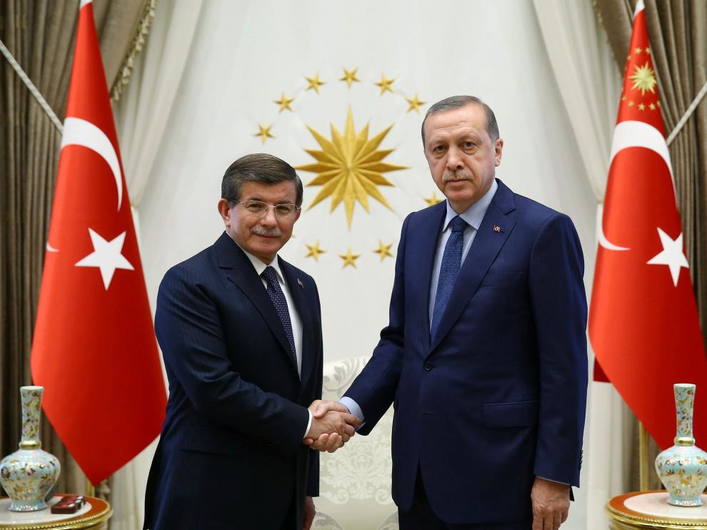 Ahmet Davutoglu junto a Recep Tayyip Erdogan.