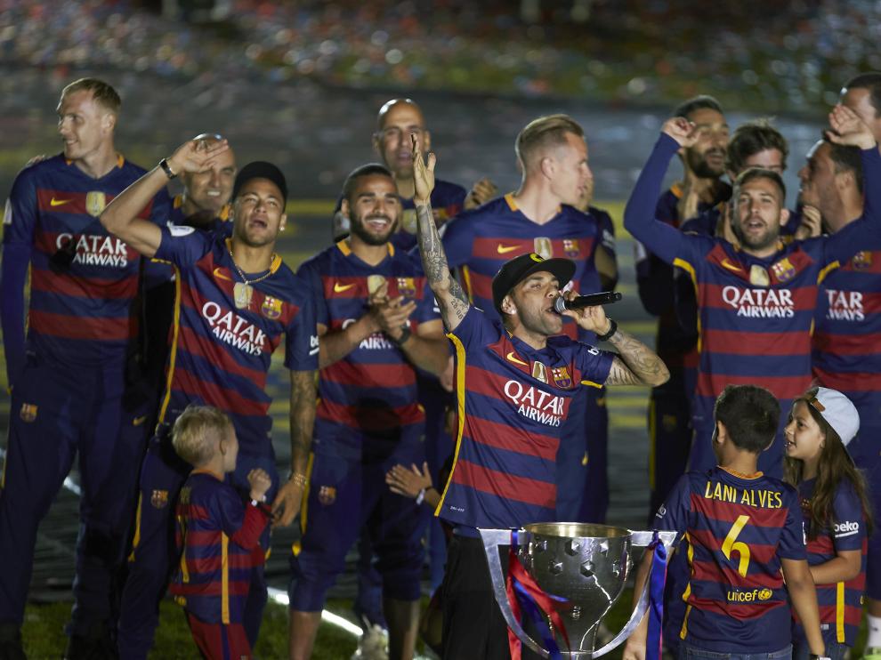 El Barça celebra el doblete en el Camp Nou.