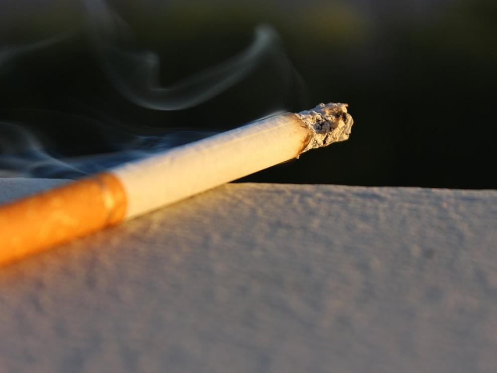 Los médicos denuncian que las terrazas cubiertas incumplen la ley del tabaco