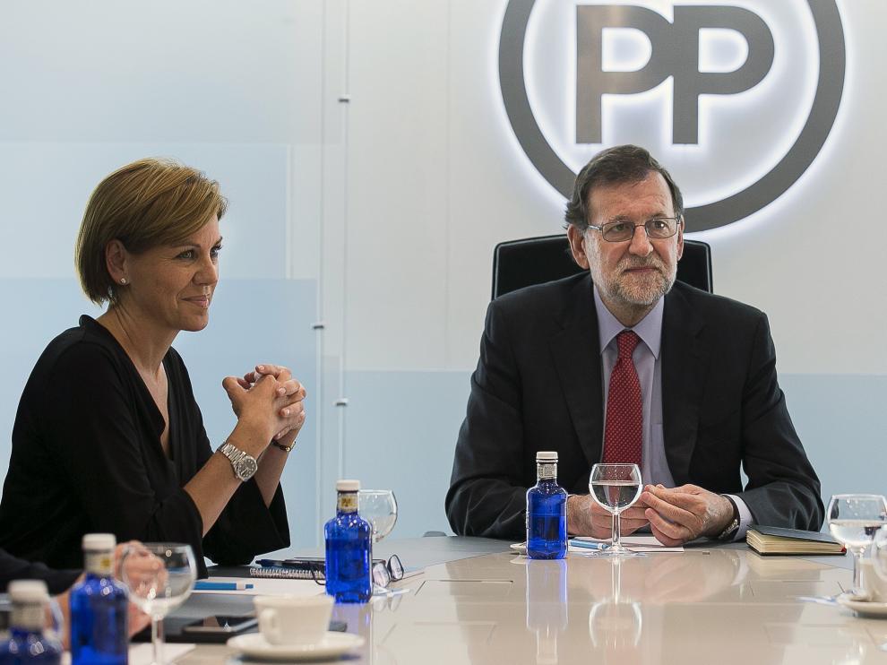 El presidente del Partido Popular y del Gobierno en funciones, Marianao Rajoy,junto a la secretaria genral de la formación, María Dolores de Cospedal