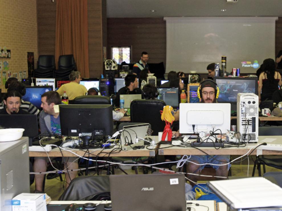 Los participantes de la LAN Party disfrutaron compartiendo experiencias