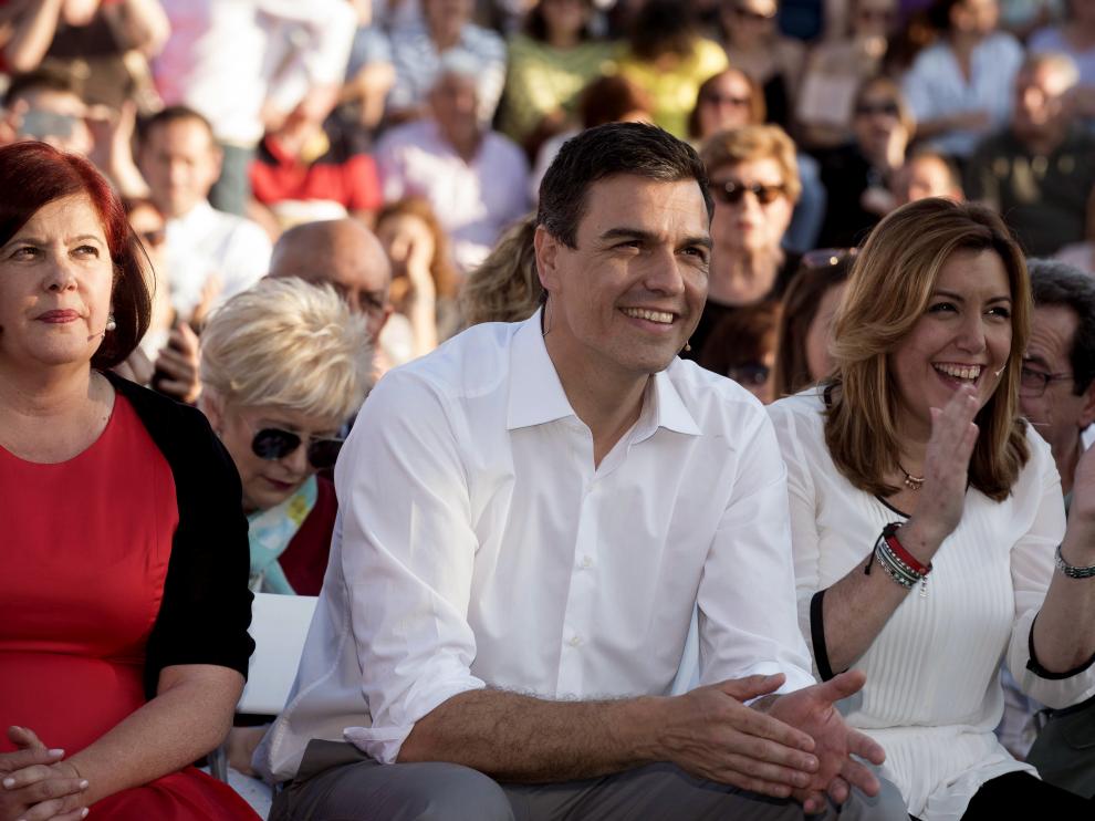 El secretario general del PSoe, Pedro Sánchez, junto a Susana Díaz.