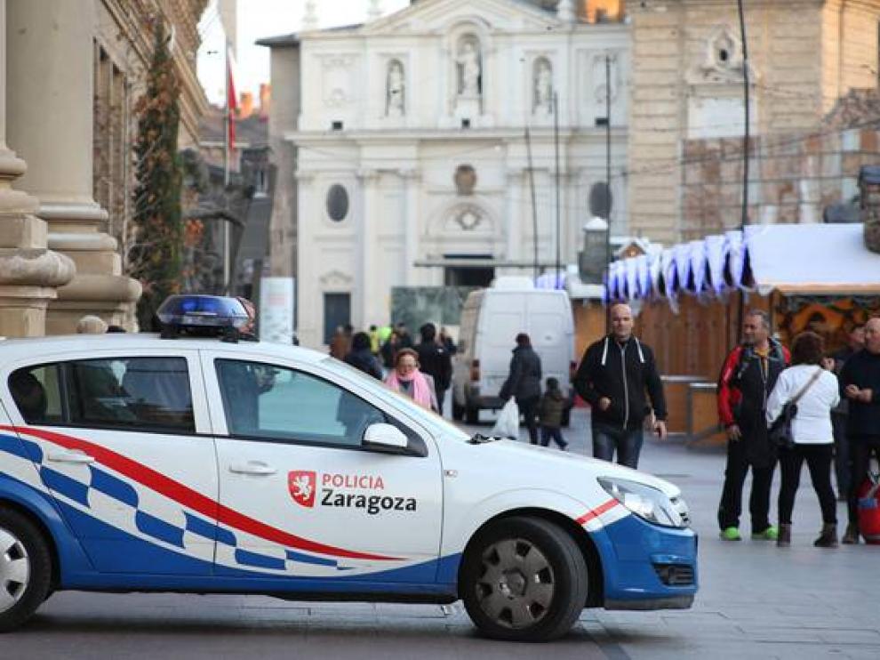 Presencia policial en la plaza del Pilar de Zaragoza
