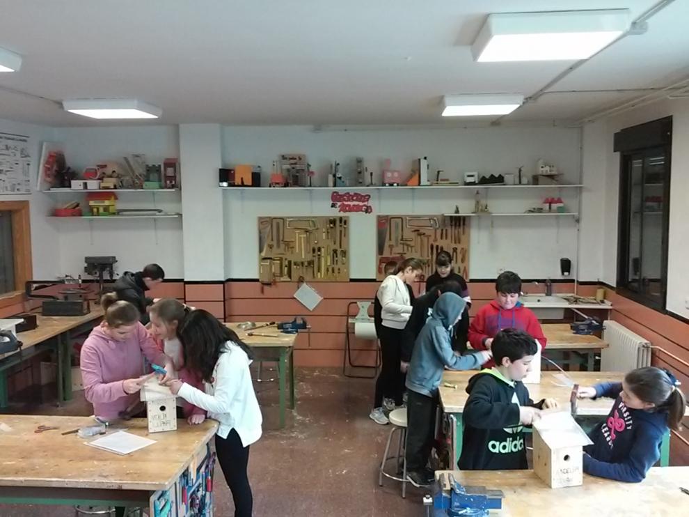 Un instituto con 90 alumnos. El instituto de secundaria de Villafranca del Cid (Castellón) cuenta con 90 alumnos, a los que el próximo curso se sumarán entre 18 y 20 de bachillerato. En la foto, aula de tecnología de primero de ESO.