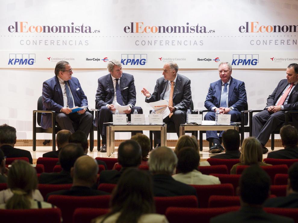 Jornada empresarial. Manuel Teruel, de Taim Weser;Fernando Lacasa, de Chocolates Lacasa;Amador Ayora, moderador y director de elEconomista.es.; Clemente González, de Alibérico,y Fernado de Yarza, de Grupo HERALDO.