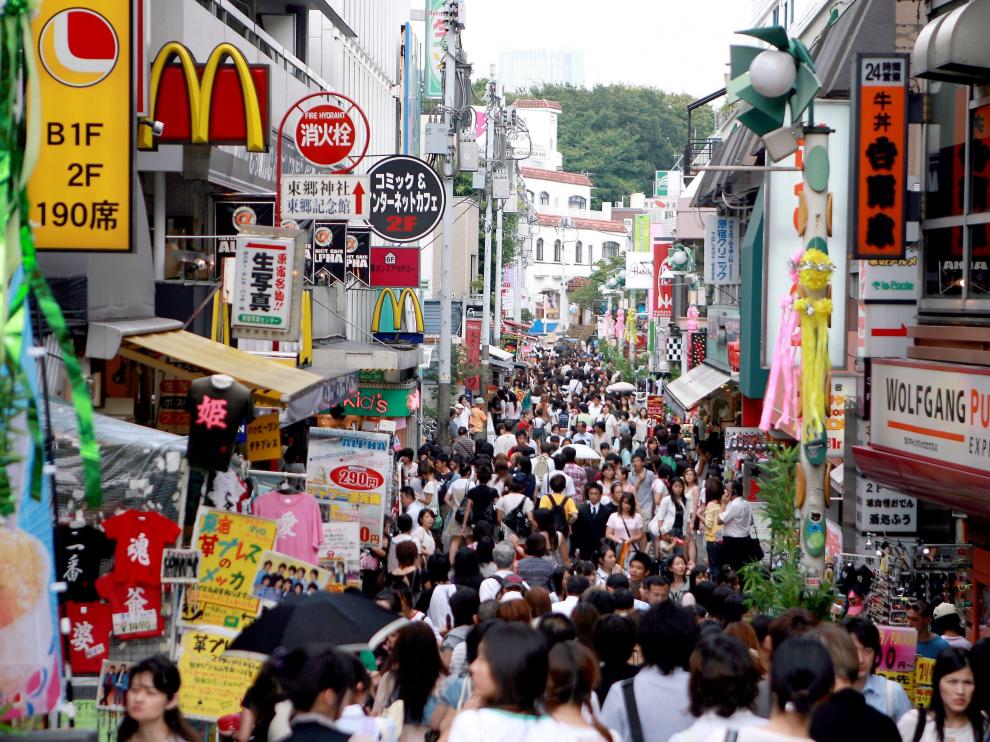 Una atestada calle de Tokio.