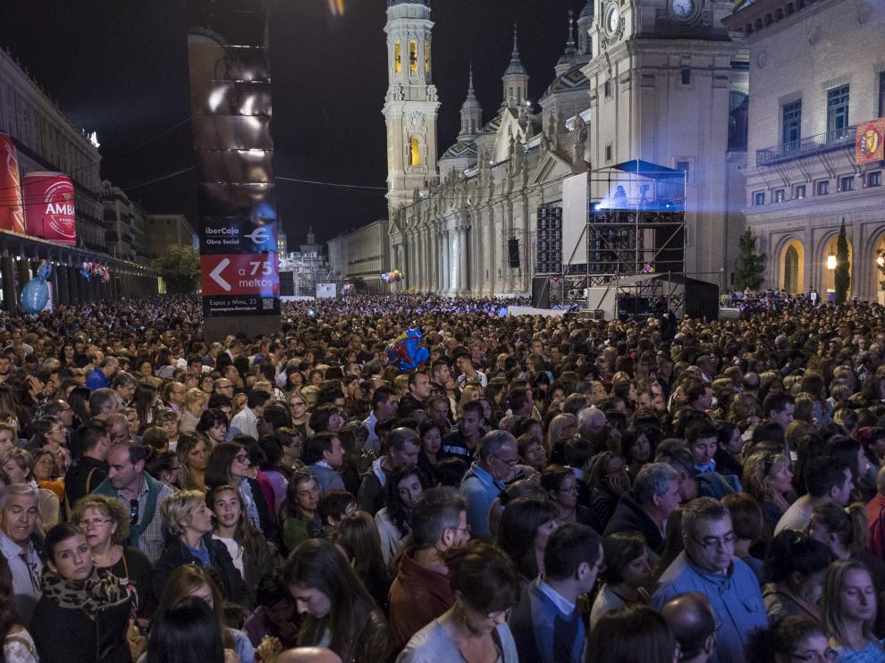 Preocupación por la seguridad. Los macroconciertos de la plaza del Pilar en la imagen, el del año pasado de David Bustamante, podrían verse reducidos en número o aforo, debido a la preocupación que causan los posibles problemas de seguridad que supone.