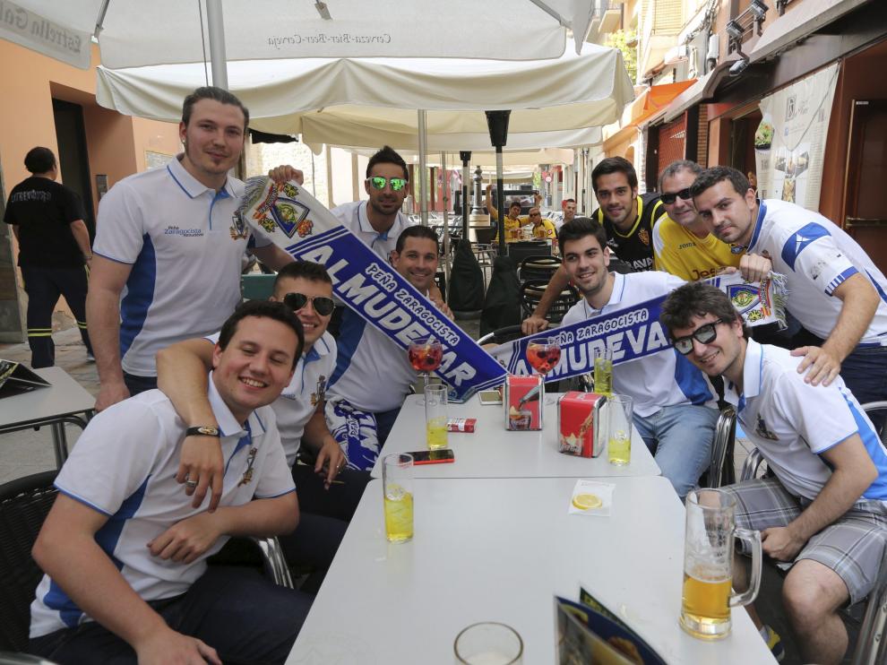 Aficionados del Real Zaragoza en Huesca.