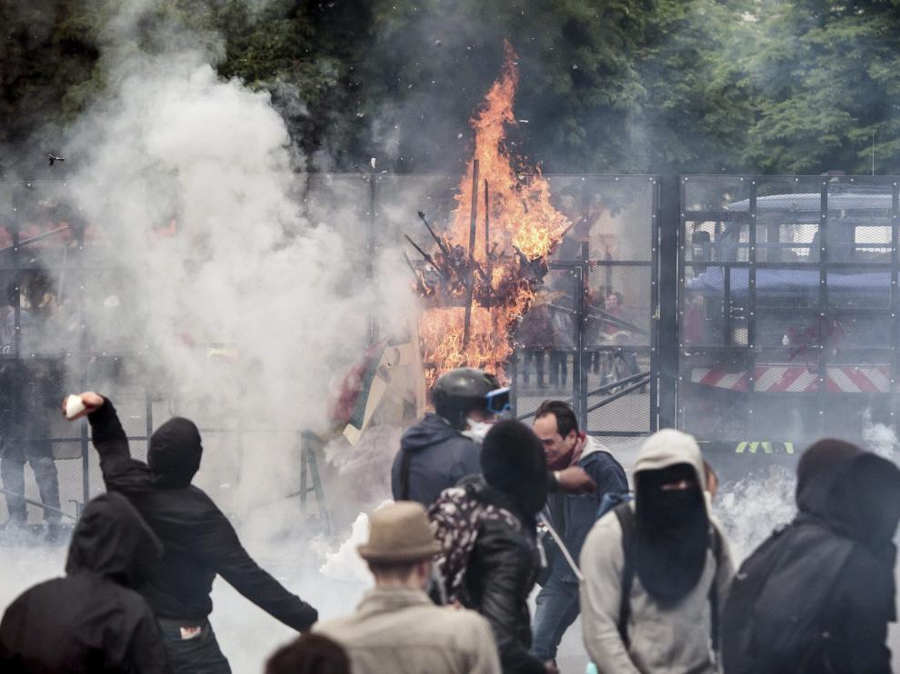 Disturbios en las protestas contra la reforma laboral en París.