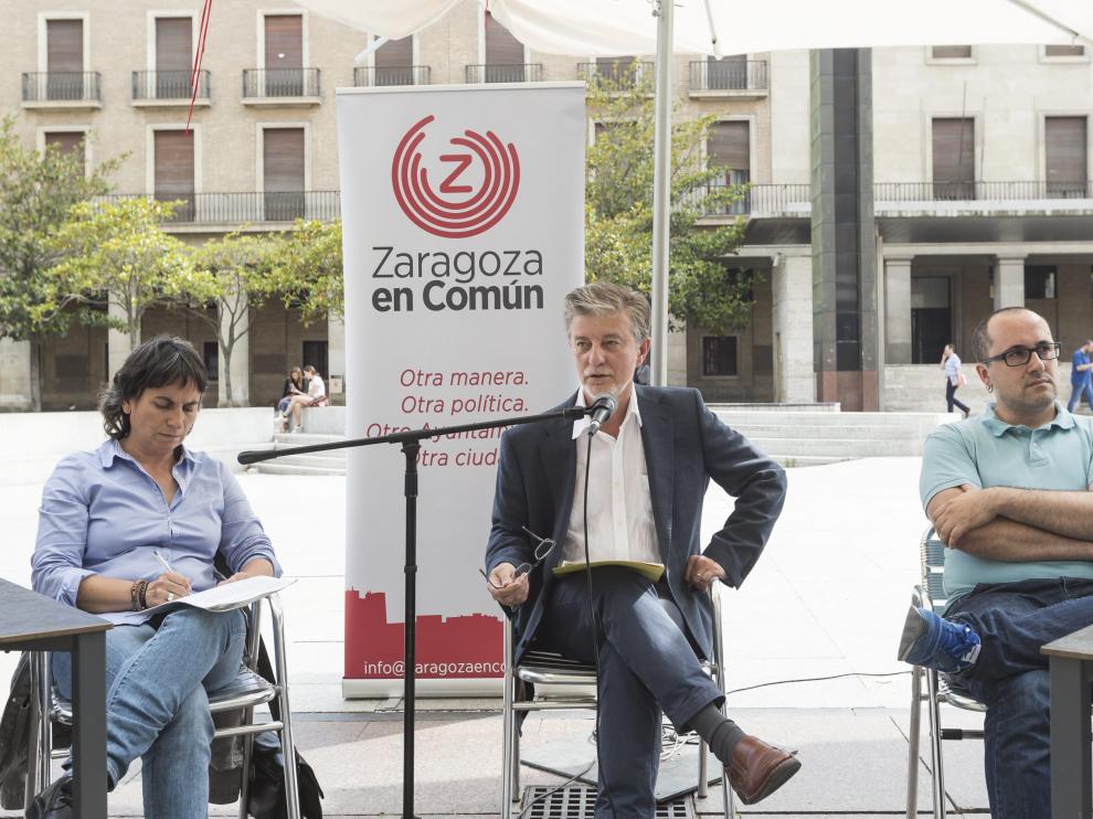 Santisteve hace balance en la plaza del Pilar del primer año de gobierno de ZEC